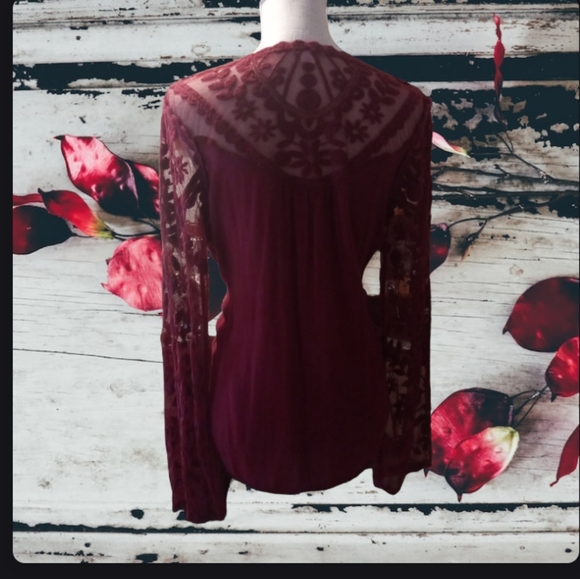 Burgundy & Lace Soft Knit Top by Xhilartion Sz XXL - Picture 9 of 9